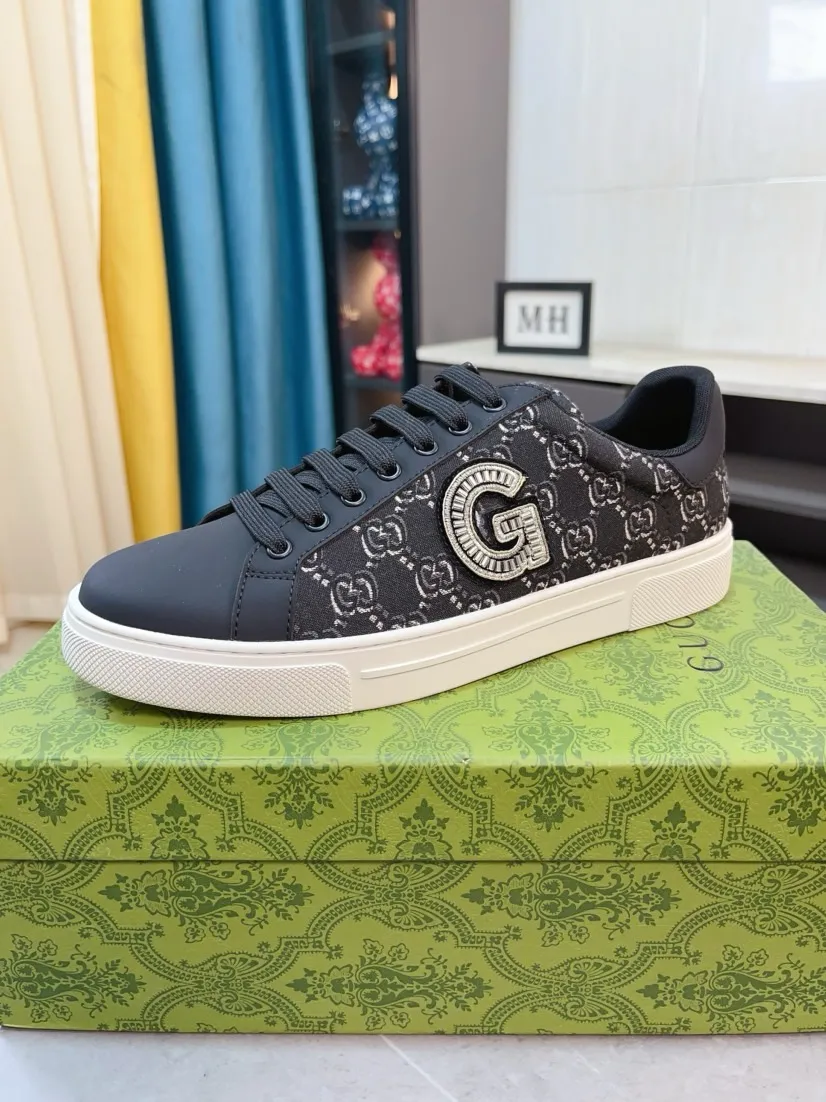 Men's men's shoes 💰400🌹🌹Gucci [Gucci] new model is on the market, the picture above is a must-sell. Top luxury brand, the latest fashionable casual men's shoes, trendy and versatile style, relaxed and sporty style, upper imported from Italy crocodile pattern cowhide ➕ genuine leather lining and ultra-fine workmanship. Original personalized and fashionable semi-air cushion raised outsole, light and comfortable on the foot, size 38-44